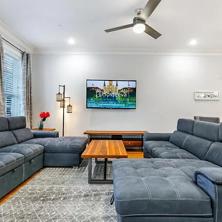 Fully Upgraded Urban Retreat With Pool Apartment
